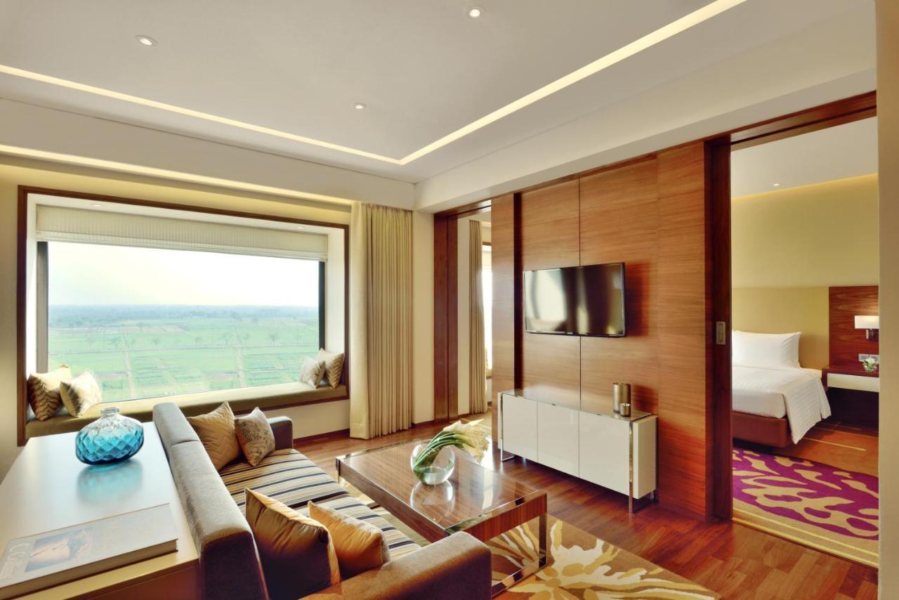 Courtyard By Marriott Raipur Hotel Екстериор снимка