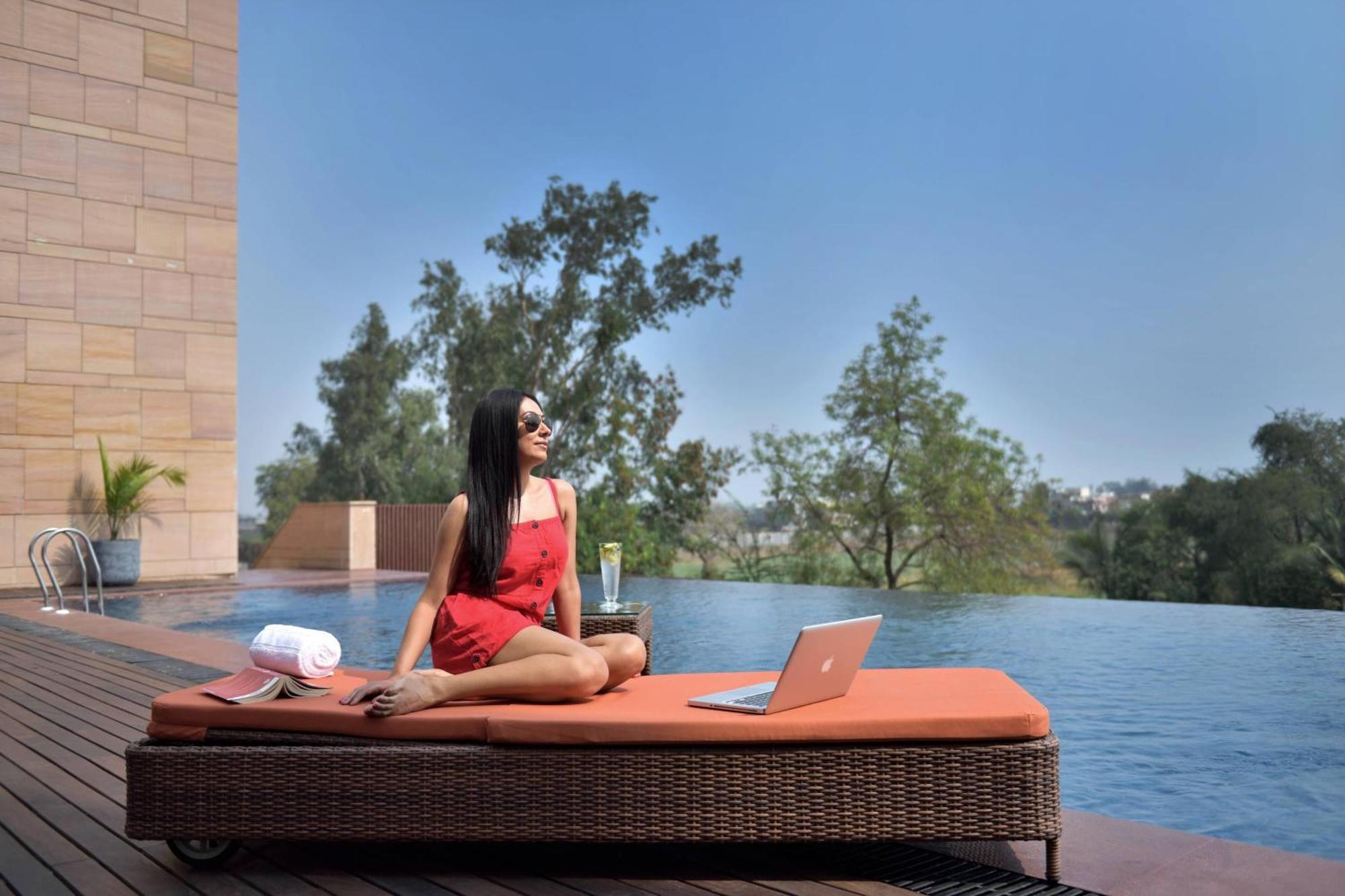 Courtyard By Marriott Raipur Hotel Екстериор снимка