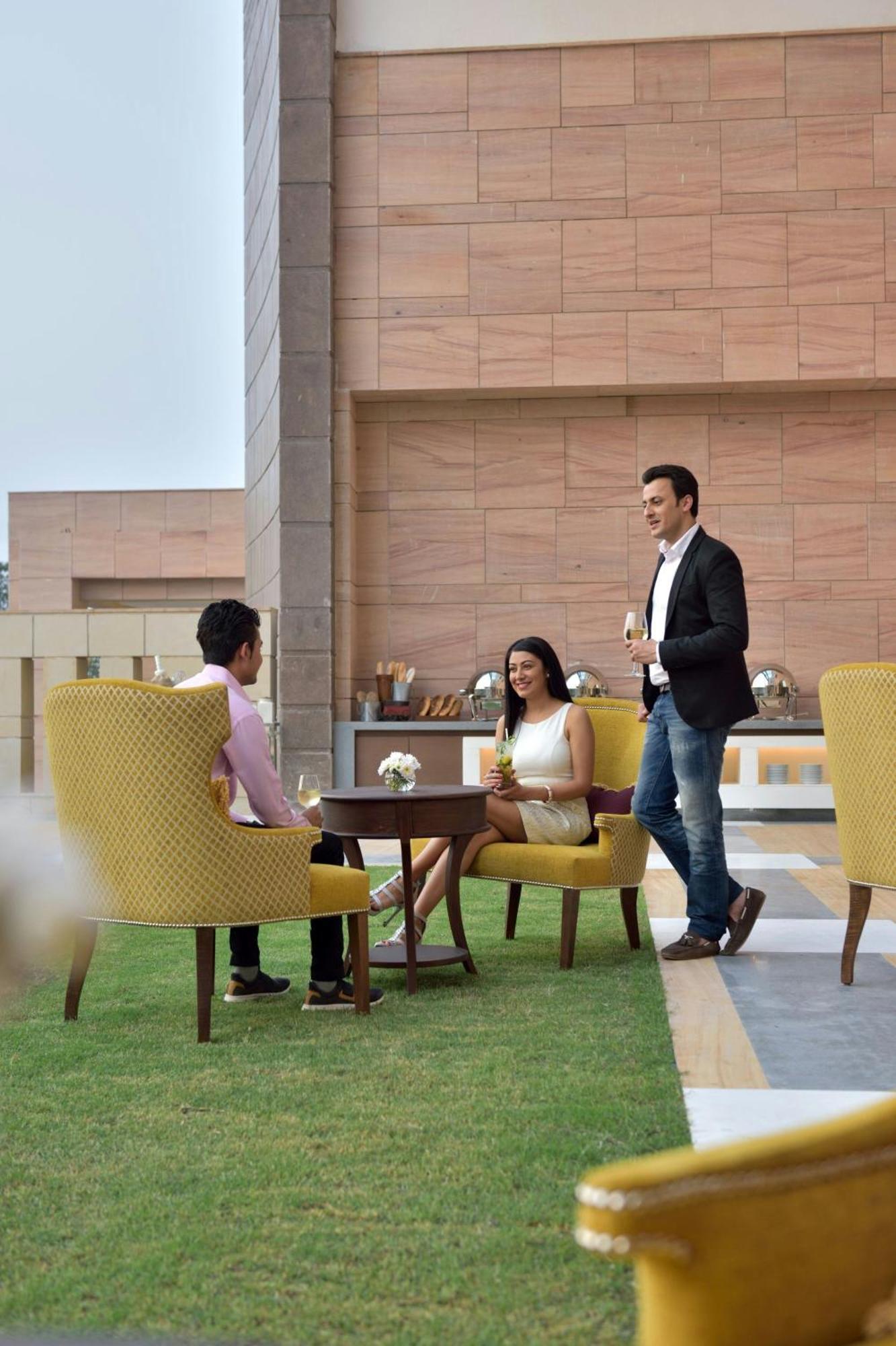 Courtyard By Marriott Raipur Hotel Екстериор снимка