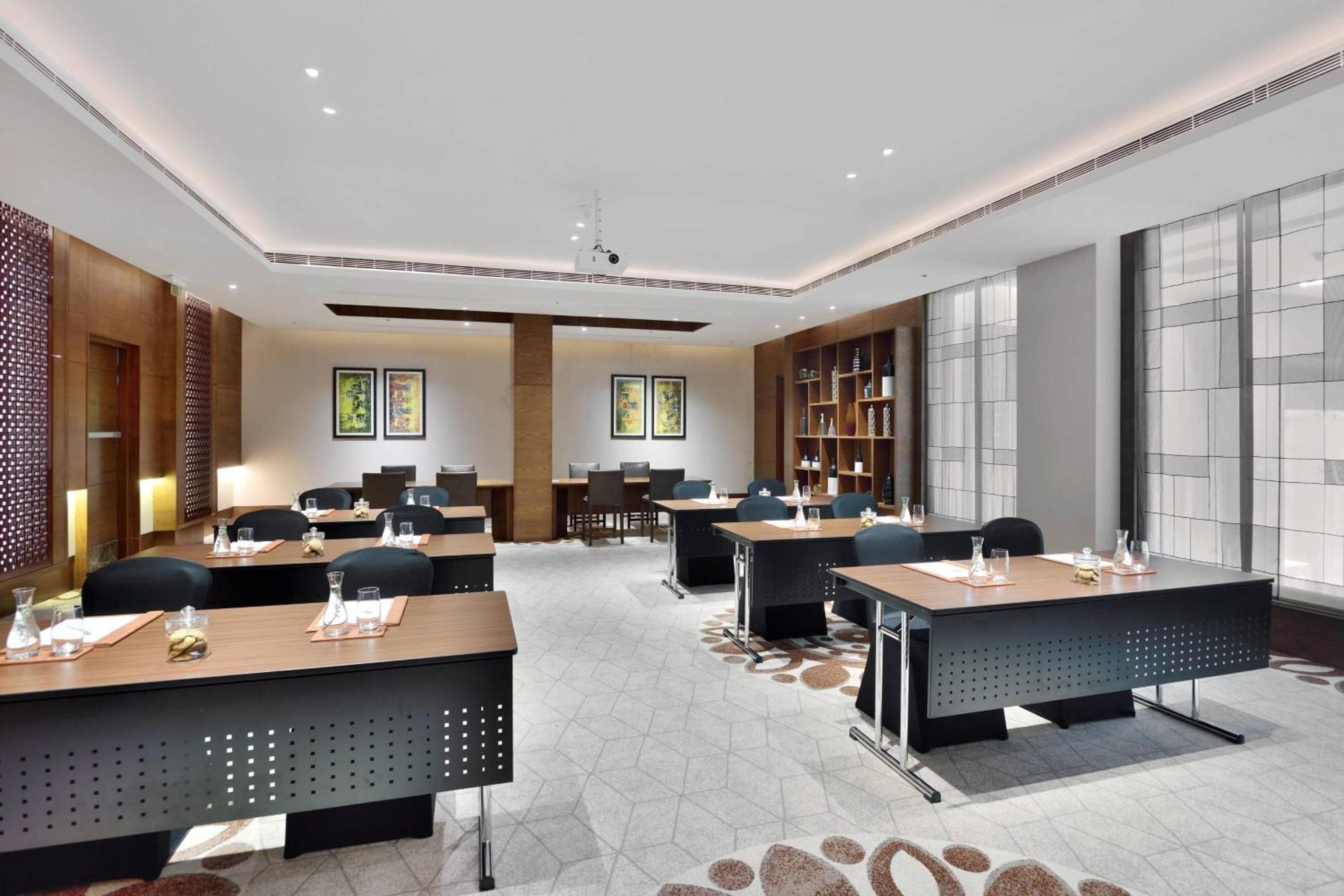 Courtyard By Marriott Raipur Hotel Екстериор снимка