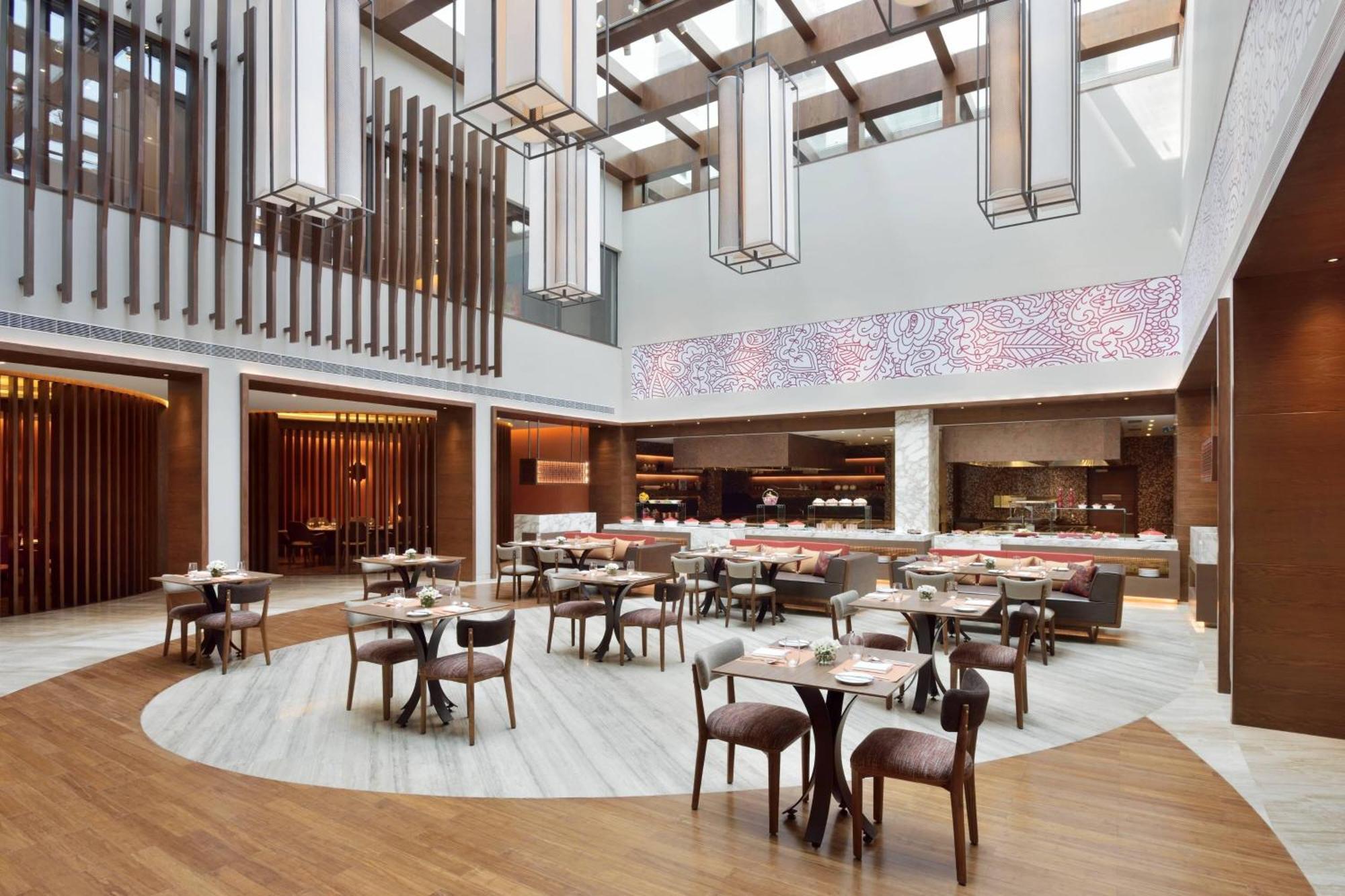 Courtyard By Marriott Raipur Hotel Екстериор снимка