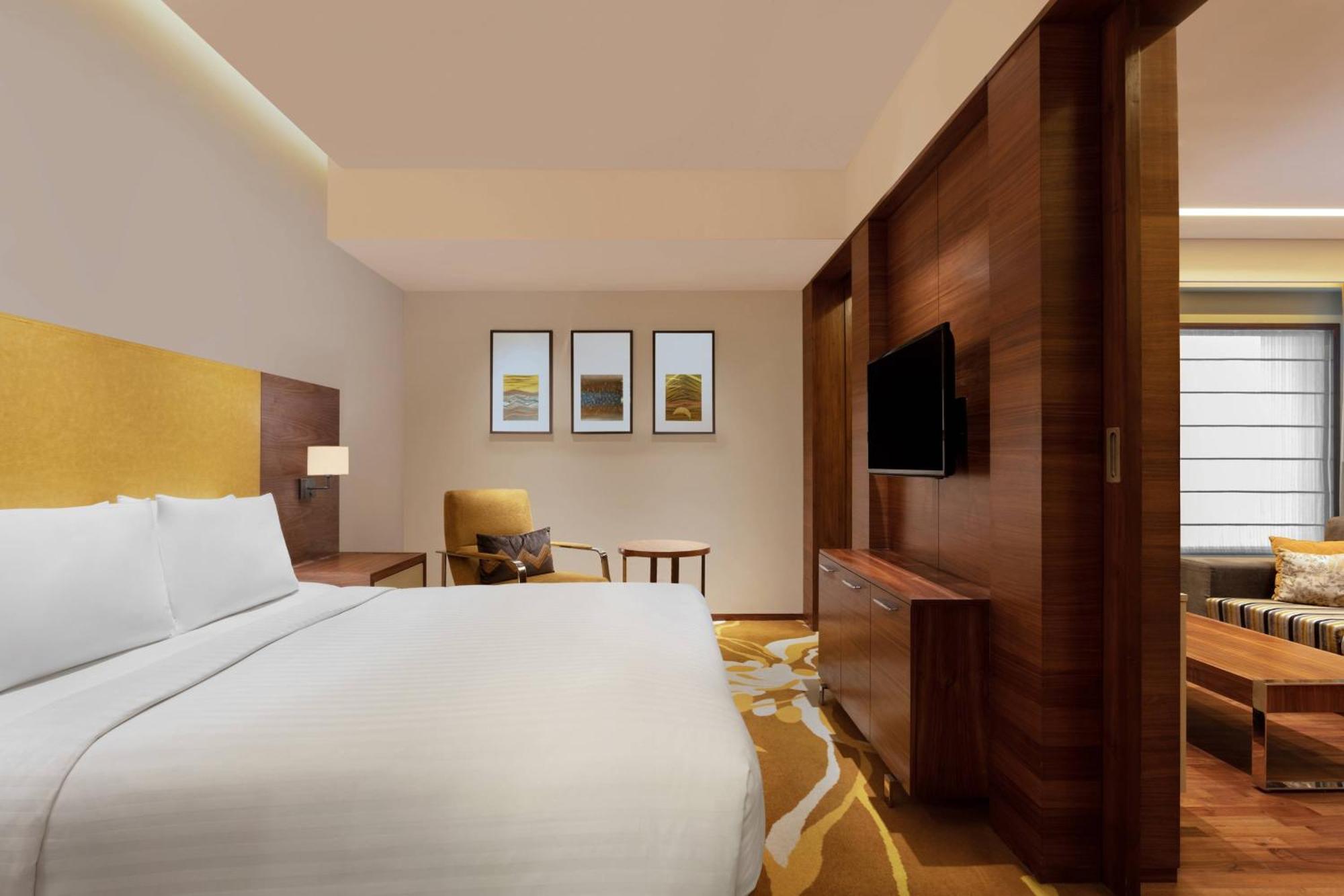Courtyard By Marriott Raipur Hotel Екстериор снимка