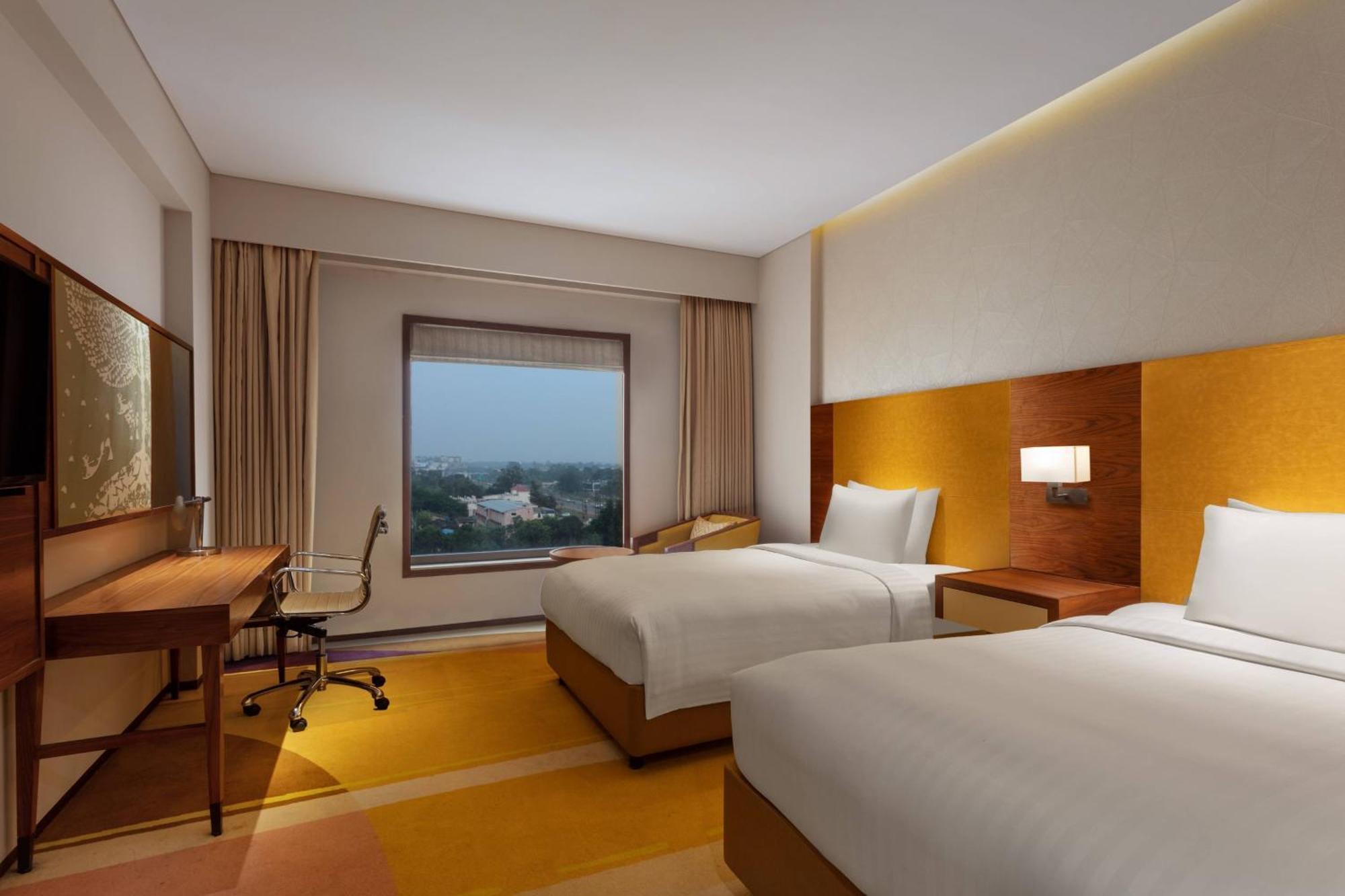 Courtyard By Marriott Raipur Hotel Екстериор снимка
