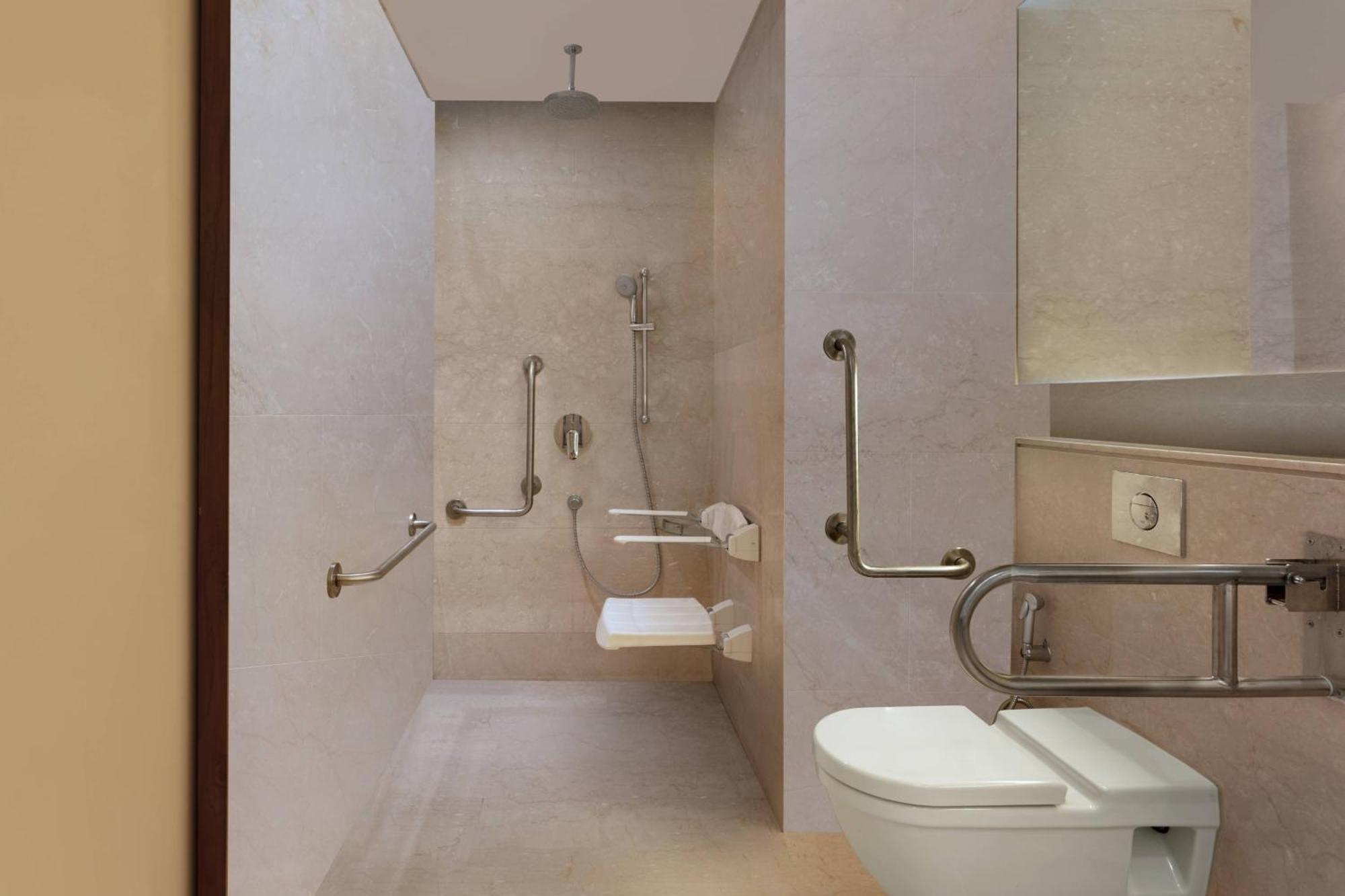 Courtyard By Marriott Raipur Hotel Екстериор снимка