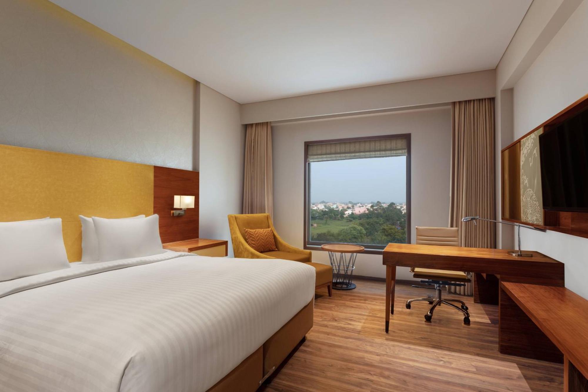 Courtyard By Marriott Raipur Hotel Екстериор снимка