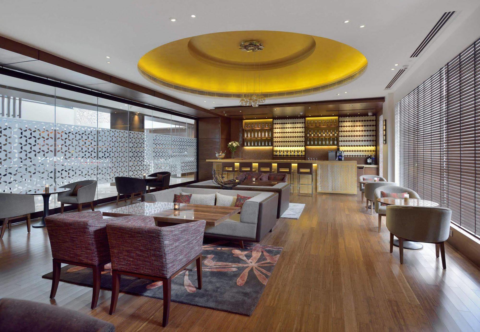 Courtyard By Marriott Raipur Hotel Екстериор снимка