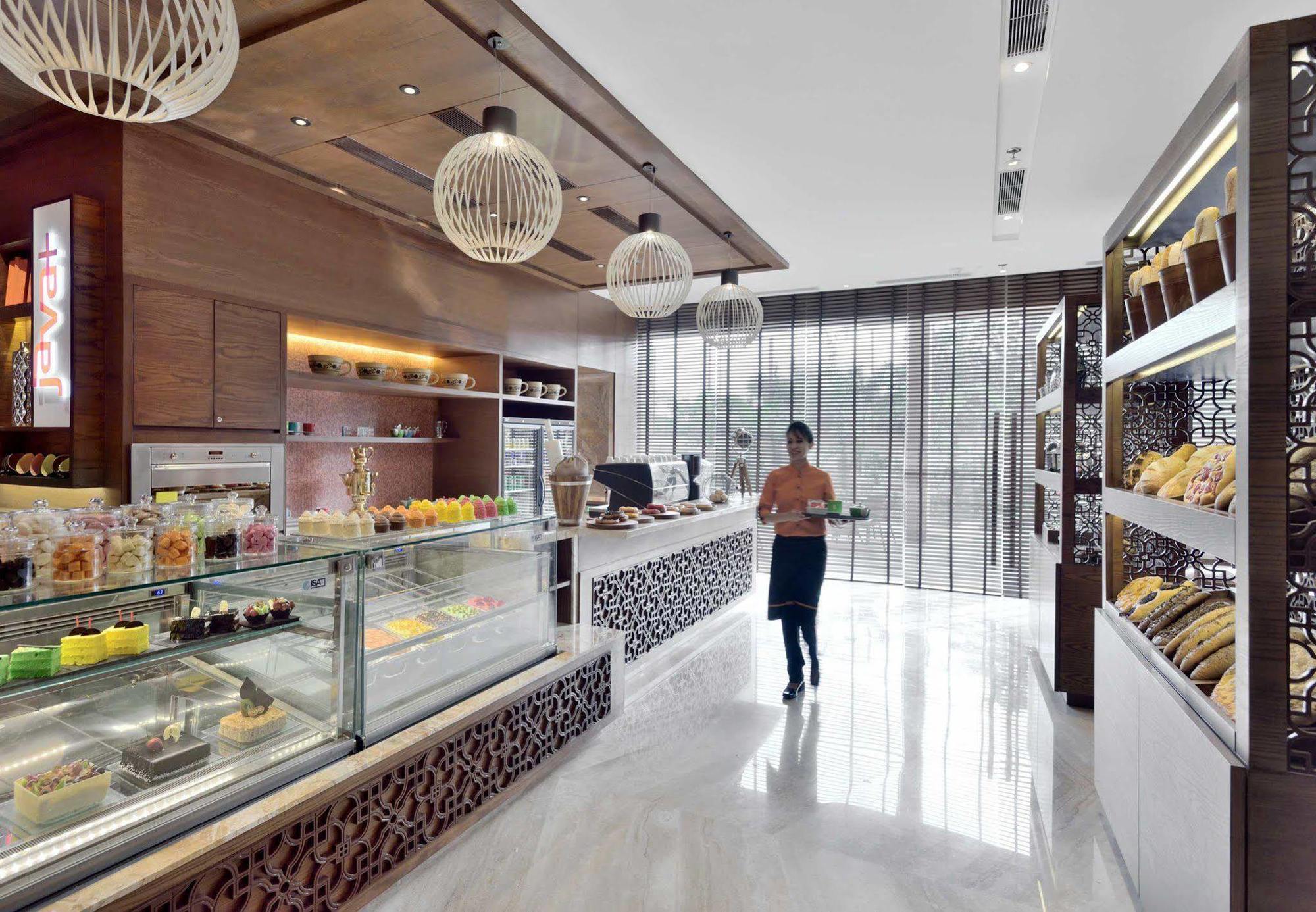 Courtyard By Marriott Raipur Hotel Екстериор снимка