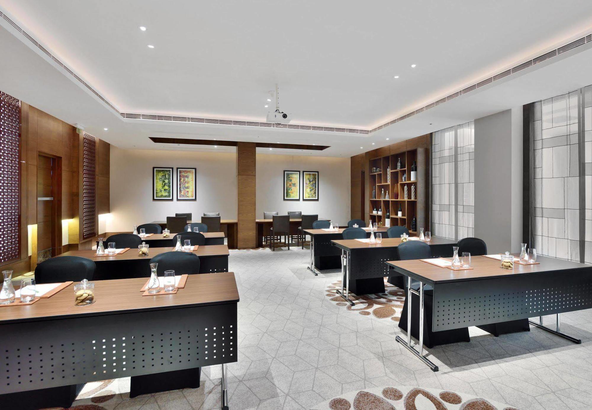 Courtyard By Marriott Raipur Hotel Екстериор снимка