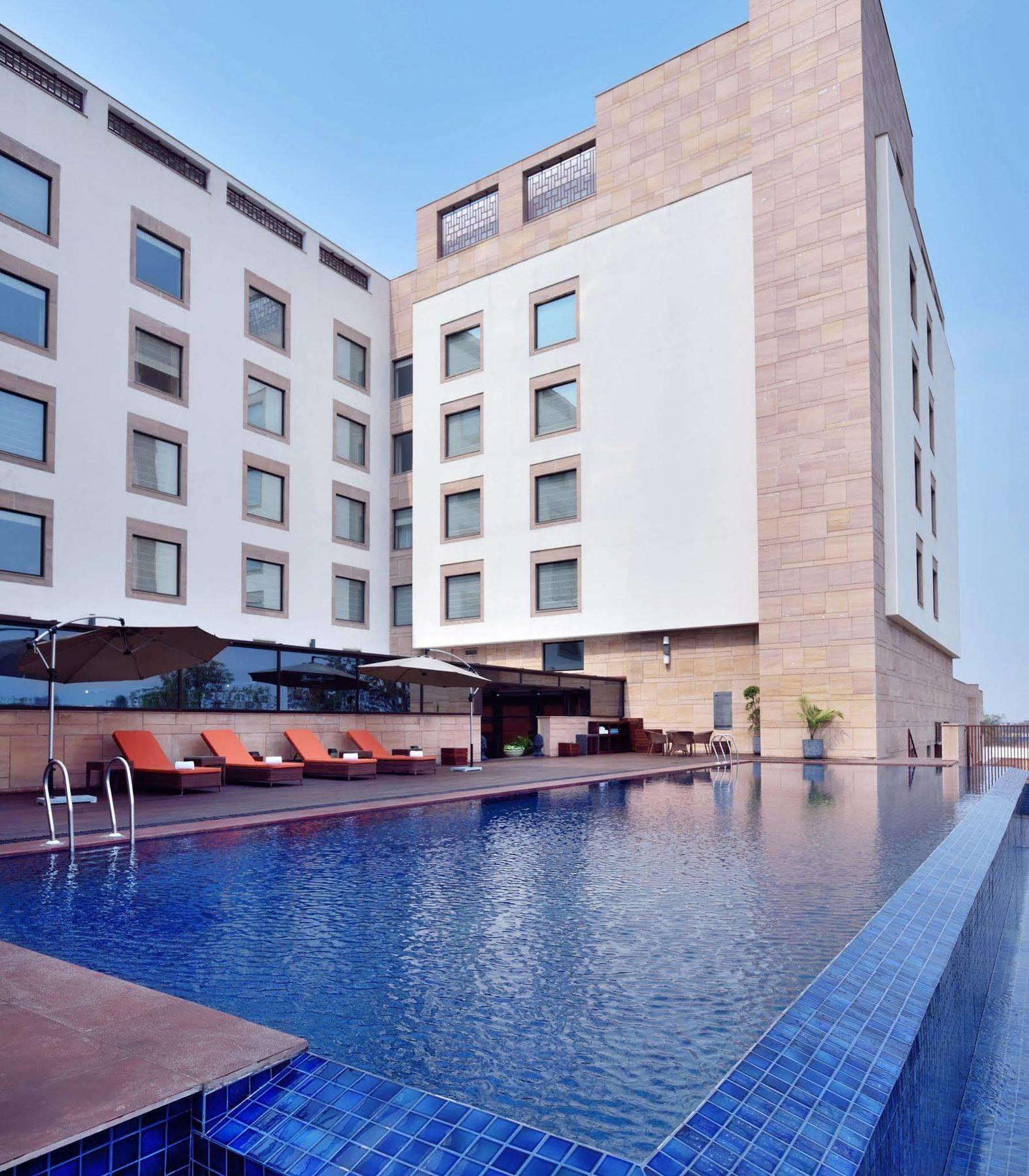Courtyard By Marriott Raipur Hotel Екстериор снимка
